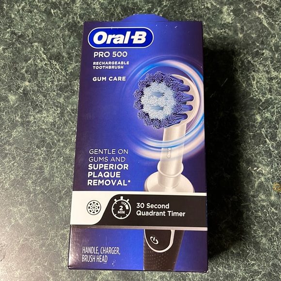 Oral B Pro 500 Rechargeable Toothbrush Gum Care New in box - Picture 1 of 5